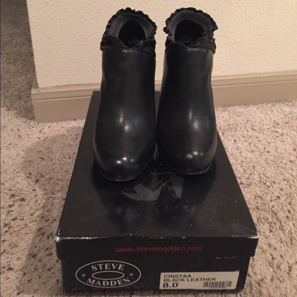 Used Black leather ankle boots